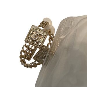 Chic Gold Twisted Hoop Earrings